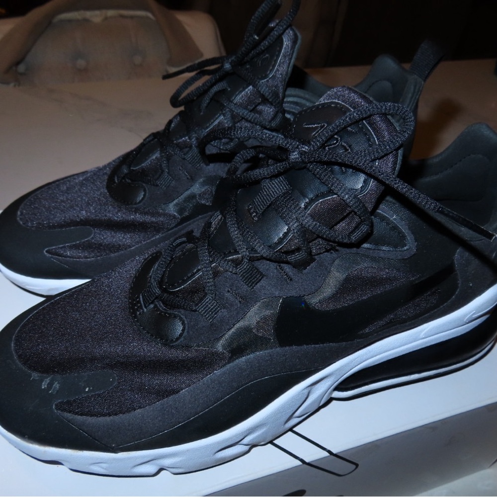 Nike Air Max 270 React BRAND NEW size 8.5 - Picture 3 of 10